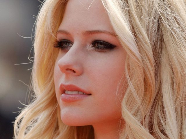 Avril Lavigne 1680×1050 36758 4018